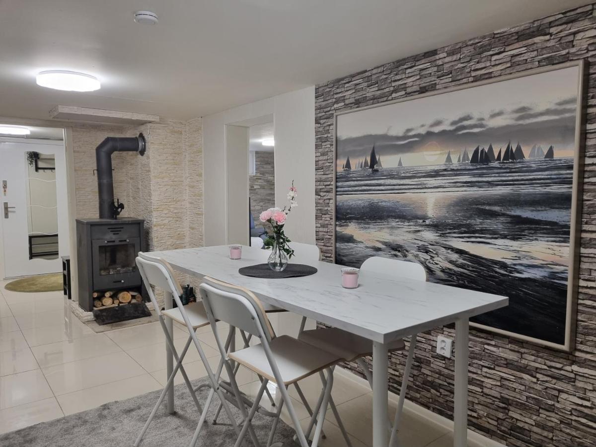 Ferienwohnung Moonlight - Trevlig Kallarlagenhet Broby Exterior foto