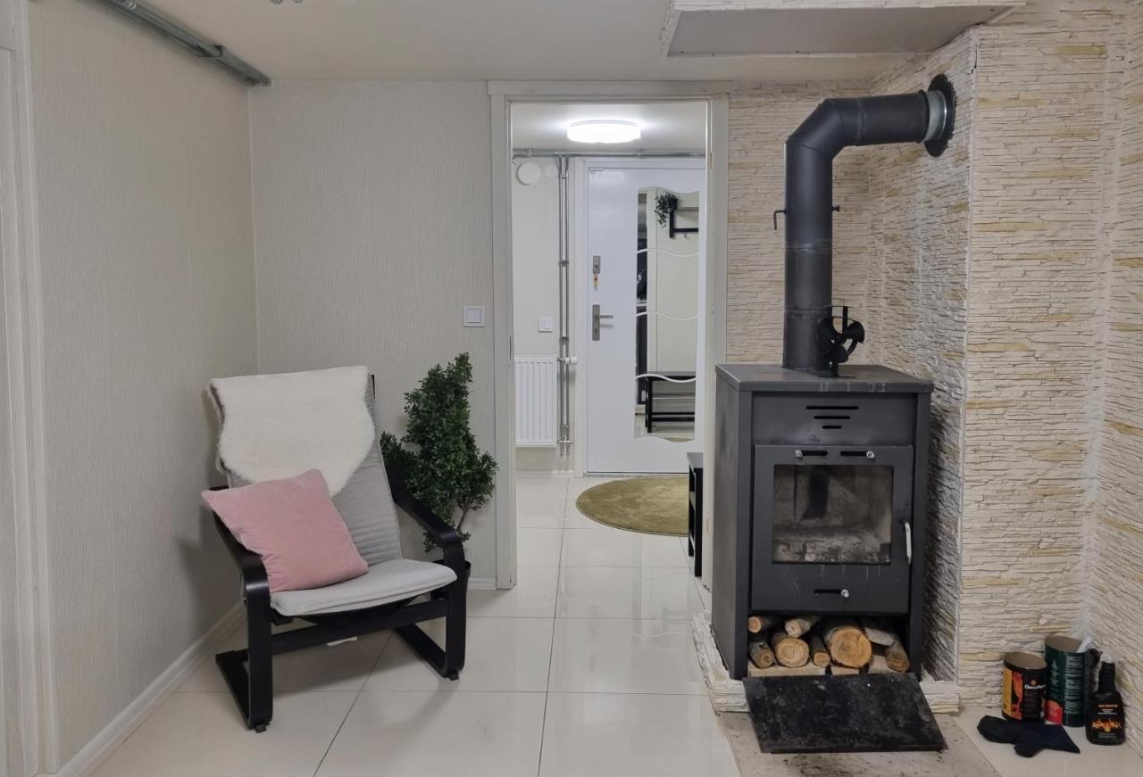 Ferienwohnung Moonlight - Trevlig Kallarlagenhet Broby Exterior foto
