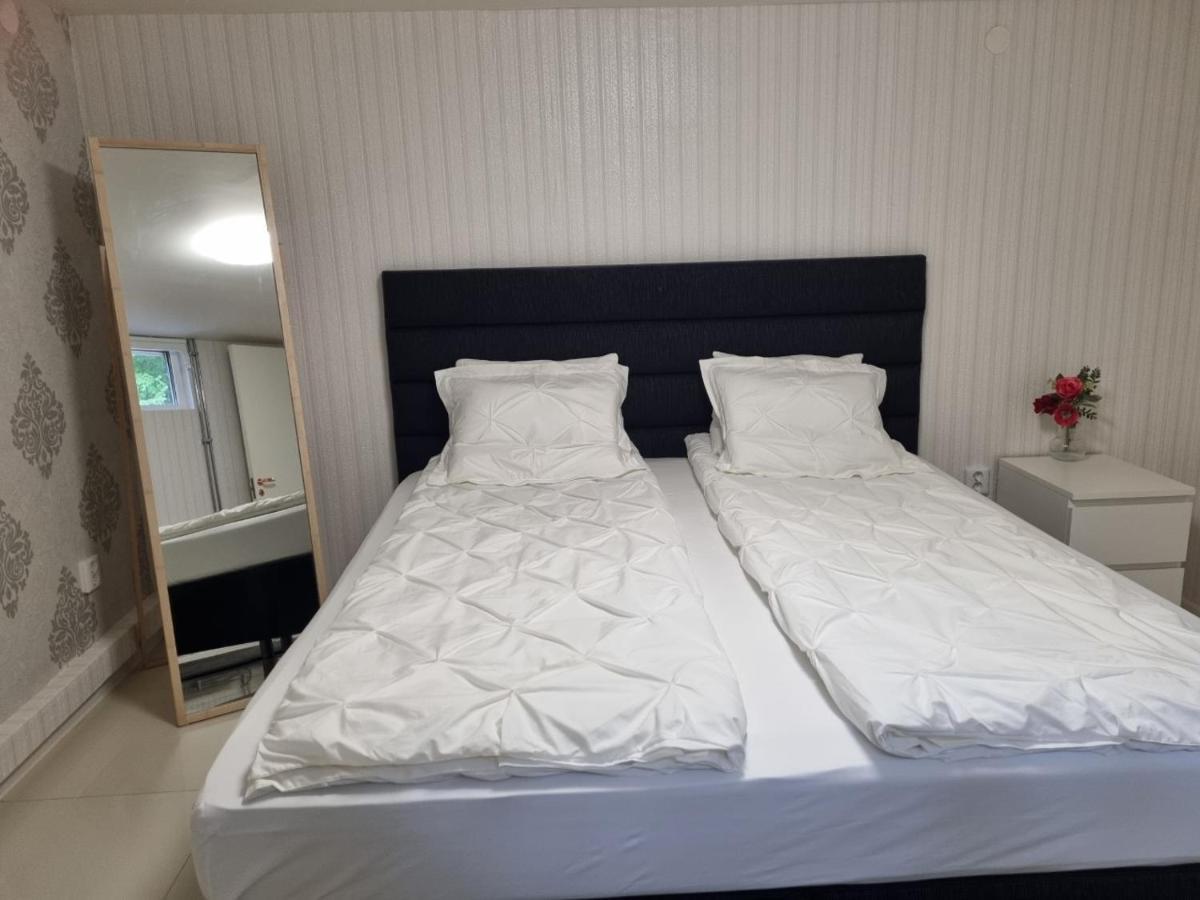 Ferienwohnung Moonlight - Trevlig Kallarlagenhet Broby Exterior foto